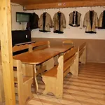 у романа Lodge