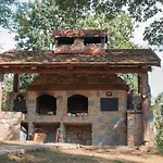 у романа Lodge