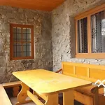 у романа Lodge Verkhneye Sinevidnoye