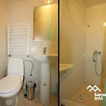 Lodge у романа *