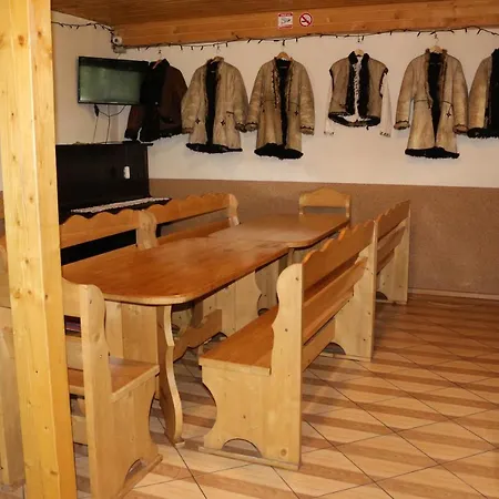 у романа Lodge