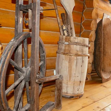 у романа Lodge *