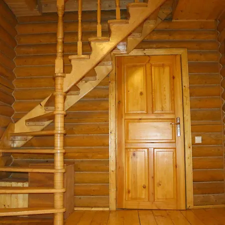 у романа Lodge