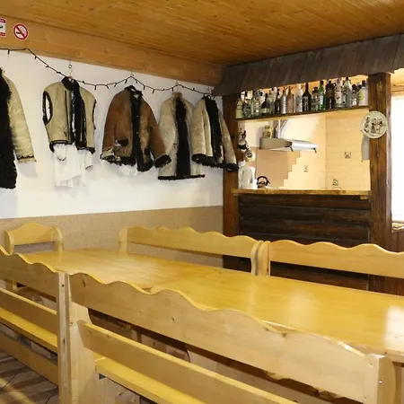 Lodge у романа *