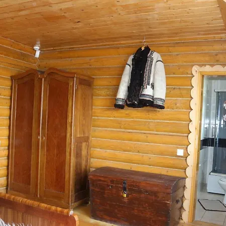 у романа Lodge