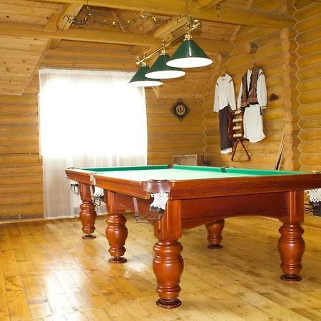 у романа