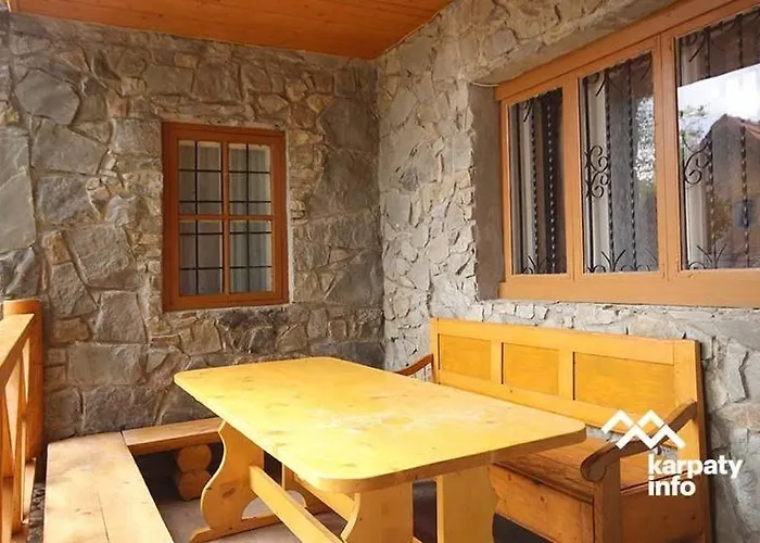 у романа Lodge Verkhneye Sinevidnoye